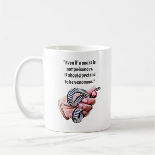 hand som håller baby orm reptilcitattecken del kaffemugg