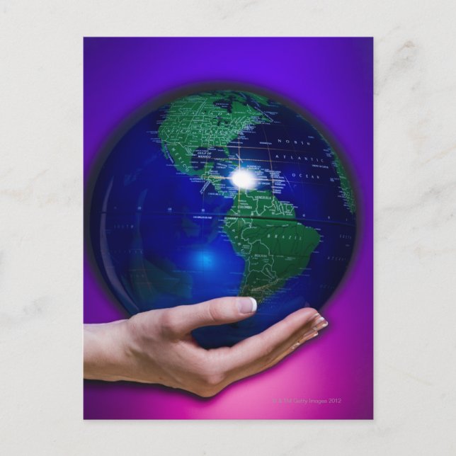 Hand som håller jorden vykort (Framsida)