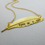 Hand Stampad ludd Necklace<br><div class="desc">Den ursprungliga konstruktionen har en mycket detaljerad luddhandduk som är stämplad med orden "fri som fågel" och som hänger från en högkvalitativ kedja. Varje brev stämplas individuellt av mig en i taget, så justeringen av tecken, avstånd och djup för intrycket kommer att variera från biet till biet. Detta är den...</div>