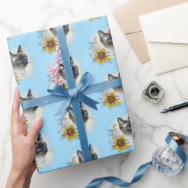 Hand teckning lustigt söt thai-katt med blommor presentpapper