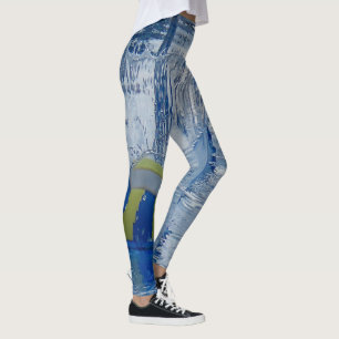 Handboll som precis faller ner i fotot i vatten leggings