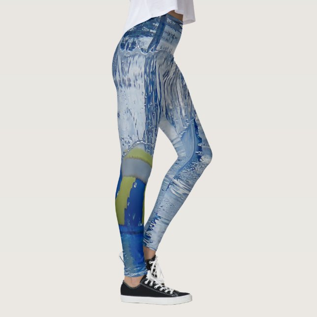 Handboll som precis faller ner i fotot i vatten leggings (Höger)