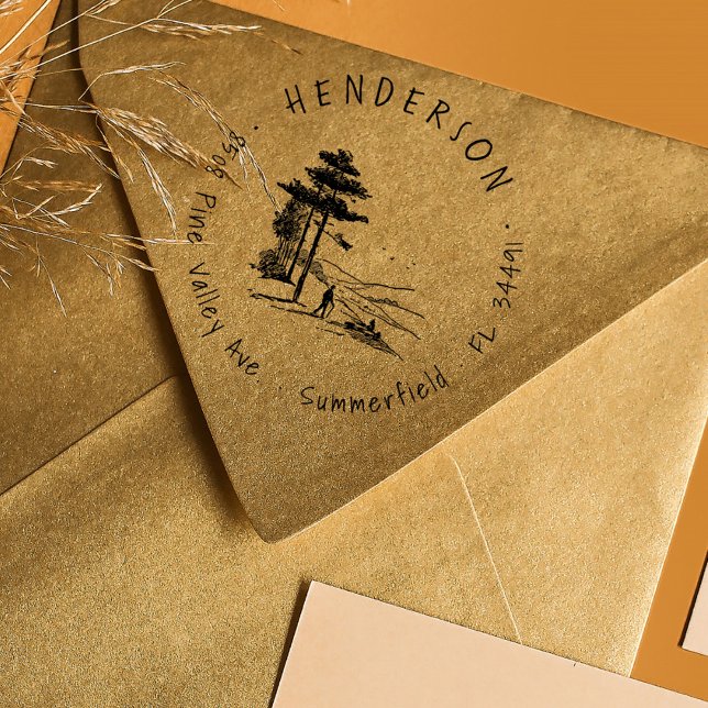 Handdragen Gräs Skogen Hiker Rustic Returadress Stämpel (Hand-drawn Pine Woods Hiker Rustic Return Address Stamp)
