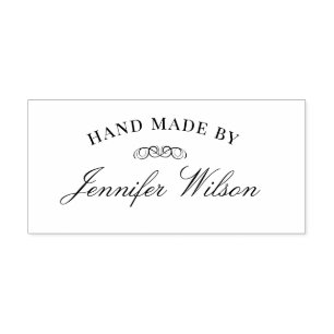 Handduk tillverkad av elegant monogram självfärgande stämpel