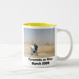 Handelsresandear på pyramider, pyramider på Giza Två-Tonad Mugg