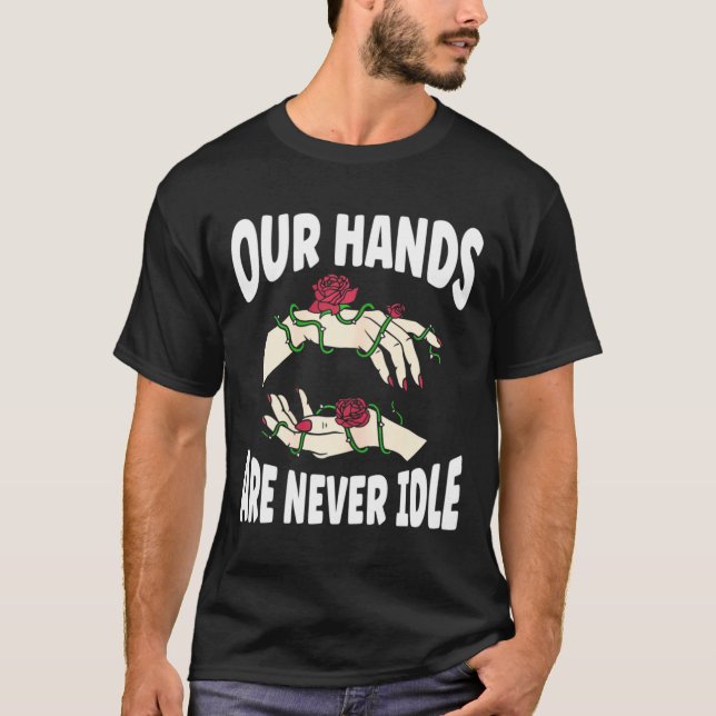 Händer är aldrig inaktiv i amerikansk teckenspråks t shirt (Framsida)