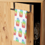 Händer Hamsa Hearts Handflatan Rainbow Mönster Kökshandduk<br><div class="desc">Torka av köket med den här söta handduken. Gör en underbar husuppvärmning eller en bröllop-gåva! Kolla min butik för att hitta den motsatta handen också. Du kan anpassa den och även lägga till text. Kolla min butik för mycket mer färg och mönster!</div>
