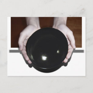 Händer Holding an Empty Bowl Vykort