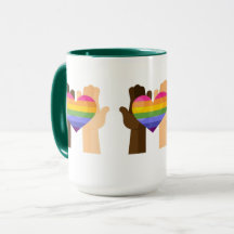 Händer Holding Rainbow Heart