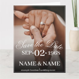 Händer i Färgad Bröllop par med Ring Kort