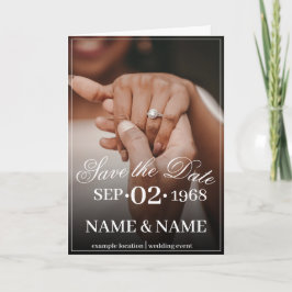 Händer i Färgad Bröllop par med Ring Kort