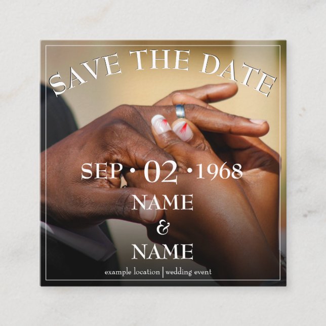 Händer med ett bröllop-par med ring tilläggskort (Framsida)