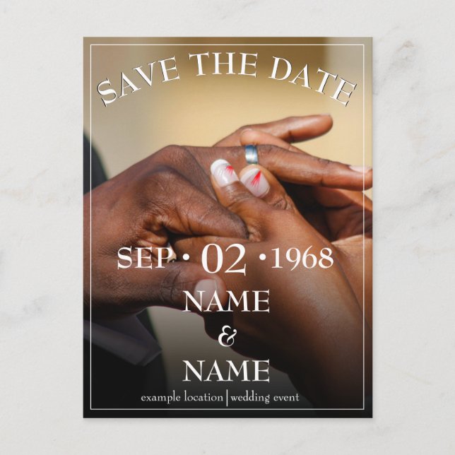 Händer med ett bröllop-par med ring vykort (Framsida)