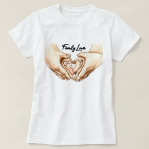 Händer som håller bebisfötter t shirt