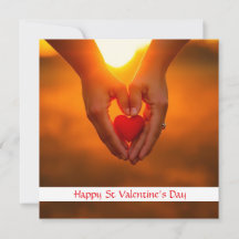 Händer som håller varmt hjärtbokeh för Alla hjärta