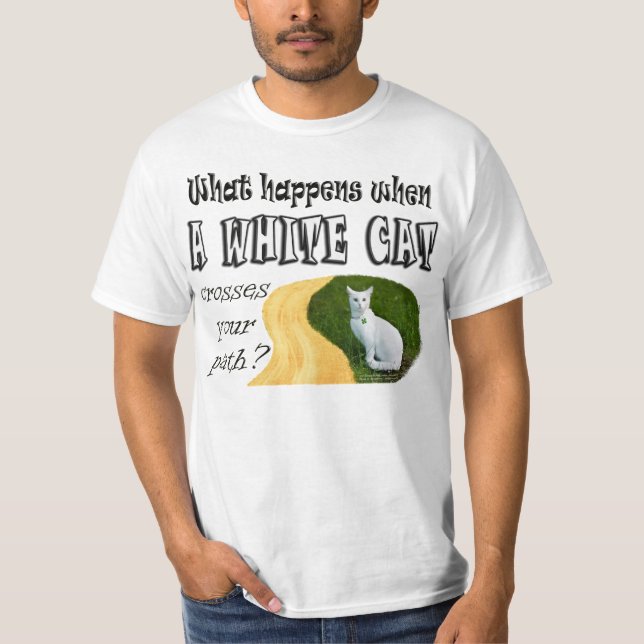 Händer vad, när en vitkatt korsar din väg? tee (Framsida)