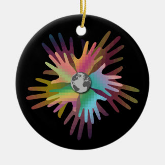 Händervärld runt julgransprydnad keramik