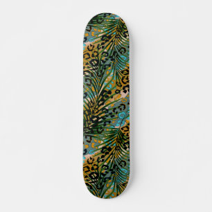 Handflatan lämnar på en leopard bakgrund. mini skateboard bräda 18,5 cm