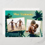 Handflatan Träd Mele Kalikimaka Two Photo Collage<br><div class="desc">Tittar du att du ska skicka julkort till familj och vänner? Det här enastående helgdag-fotokortet har en målning av handflatan träd som bakgrund, samt två fotomallar. Snyggtens typografi lyder: "Mele Kallikimaka" i reell folie, och bilderna är även inramade i folie. Lätt att anpassa! Baksidan innehåller en sanddesign över en vit...</div>