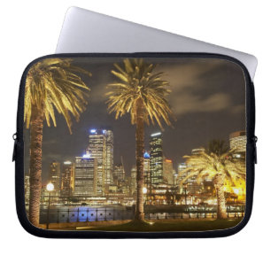 Handflatan Träd och CBD i Night, Sydney, New Sout Laptop Sleeve