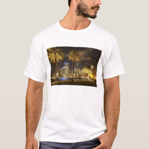 Handflatan Träd och CBD i Night, Sydney, New South T Shirt