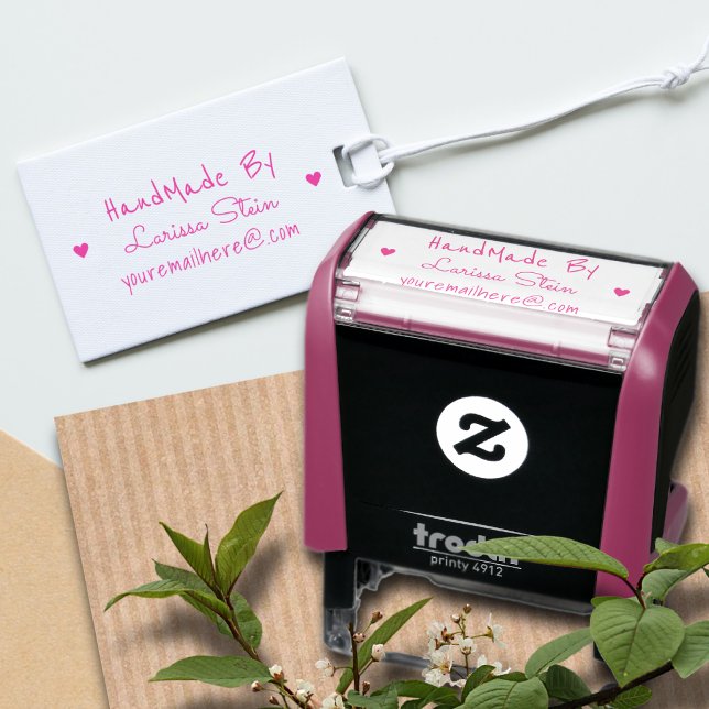 Handgjord av (anpassningsbar text) + namn, rosa fe självfärgande stämpel (Skapare uppladdad)