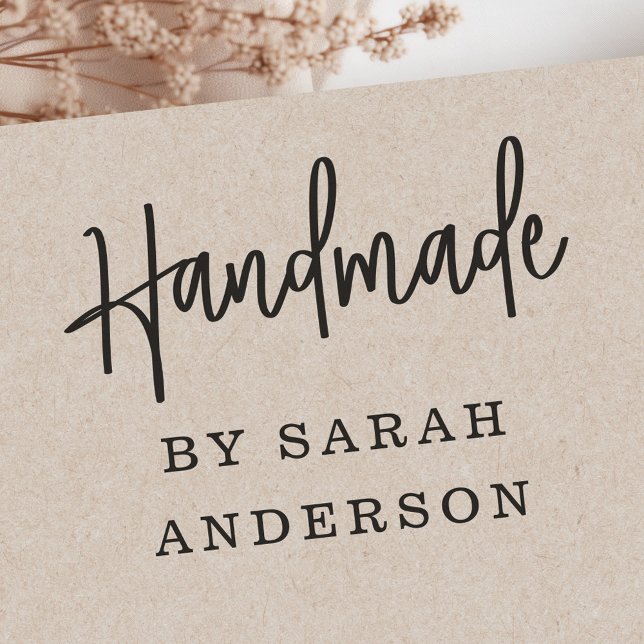 Handgjord av ett anpassat namn, modernt handskript stämpel (Handmade by custom name modern handwritten script rubber stamp)