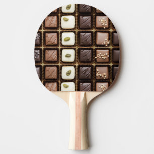 Handgjord lyxig choklad i en boxas pingisracket