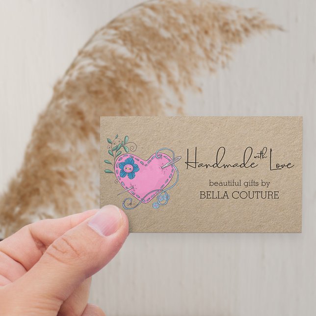 Handgjord med Kärlek Cute Land Heart Rustic Kraft Visitkort (Horizontal Business Card with cute heart on kraft)