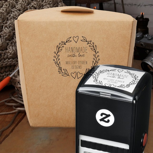 Handgjord med kärlek Dodle Utandningshjärter - Fol Självfärgande Stämpel (Handmade with Love self-inking stamp with business name and line drawn wreath)