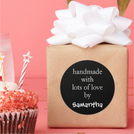 Handgjord med massor av Kärlek vid Namn White Blac Runt Klistermärke