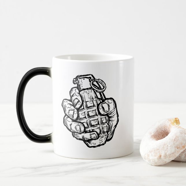 Handgrenad i Tecknad Stil Magisk Mugg (Med munk)