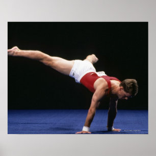Handgymnast som utför en rutin i golv poster