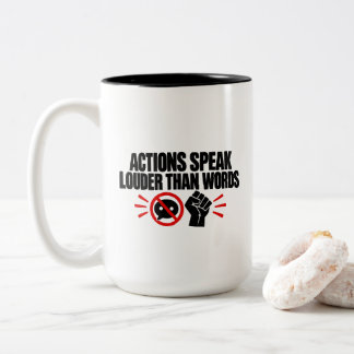 Handlingstalande T-Shirt Två-Tonad Mugg