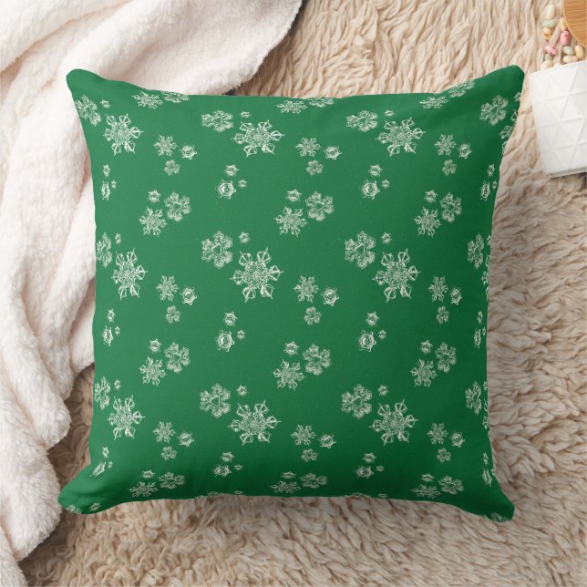 Handmade Snowflake Flurries - Bright Green & White Kudde (Filt)