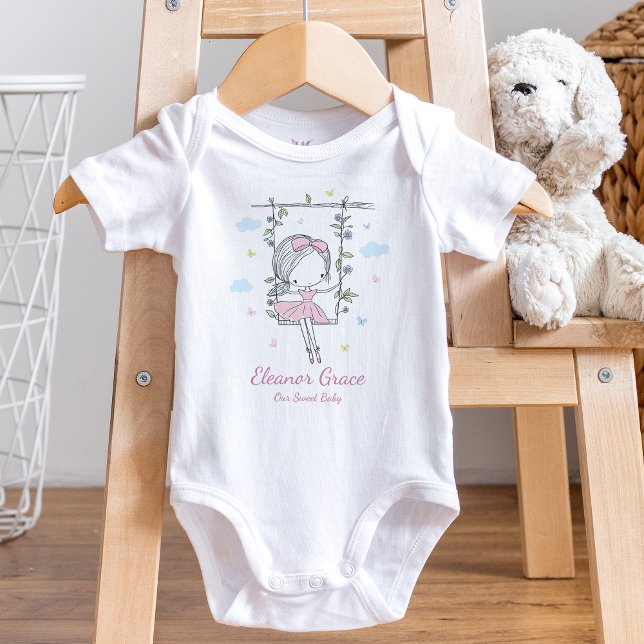 Handmålad söt flicka på en sväng - Rosa Bodykostym T Shirt (Skapare uppladdad)