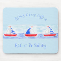 Handmålade havsfärgade segelbåtar i stället för se