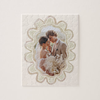 Handmålat beige scallopedat ovalfoto ram pussel