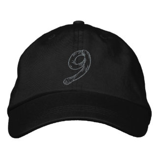 Handmasknummer 9 broderad keps