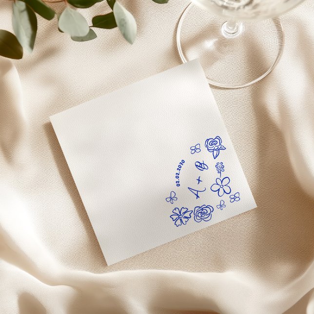 Handritad blå anpassad blomsterbryllupscocktail pappersservett (Skapare uppladdad)