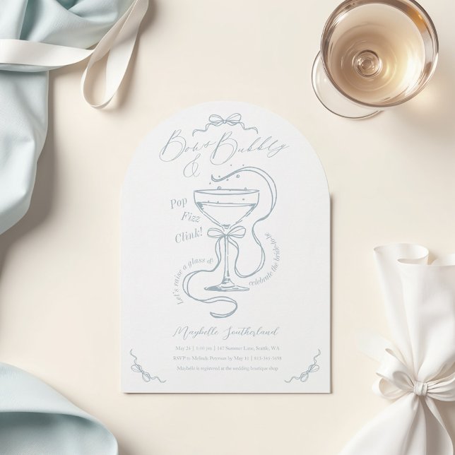 Handritad Bows Bubly Cocktail-Möhippa Arch Inbjudningar (flatlay of an elegnat classy light pale cream beige surface with a blank white 5x7 invitation, shinn)