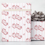 Handritad Cottagecore Rosa Randig Jordgubbe Presentpapper<br><div class="desc">Jordbärsälskande presentpapper,  Rosa randigt jordbärspapper,  Cottagecore jordbärsmönstrat papper,  Bärigt sött valentinspresentpapper,  Sött romantiskt jordbärspapper,  Handritat fantasifullt presentpapper för den som är kär i bär och för bröllopsdusch och baby shower-present där Kärlek är Bärigt Sött.</div>