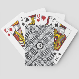 Handritad klotter i svart och vitt med monogram casinokort
