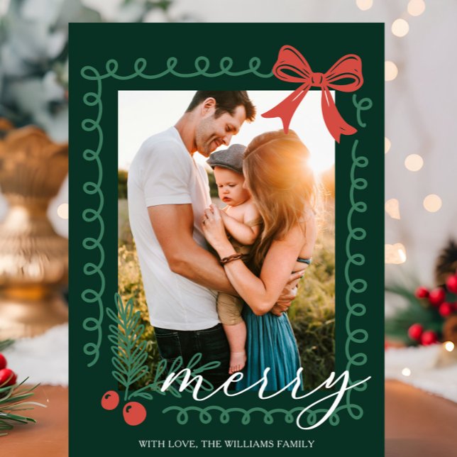 Handritad röd och grön Glad Julkort (Red and green holiday card with hand drawn spiral border, holly, berries, bow, and “Merry” greeting.)