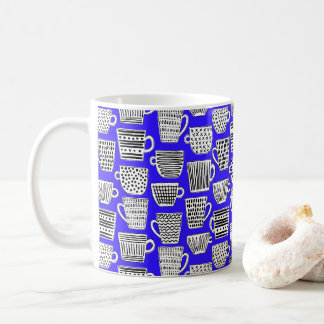 Handritade skandinaviska kaffekoppar i stilren sti