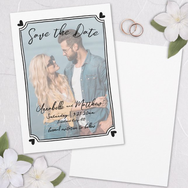 Handritat Foto Unikt Nyckfullt Bröllop Spara Datumet (Hand Drawn Photo Unique Whimsical Wedding Save the Date)