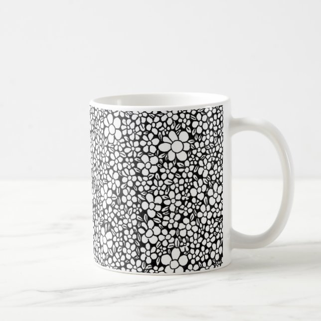 Handritat svart och vitt blommönster kaffemugg (Höger)