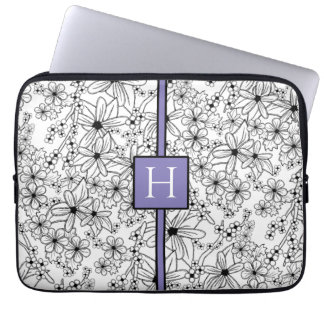 Handritat vitt blommönster lila monogram laptop fodral