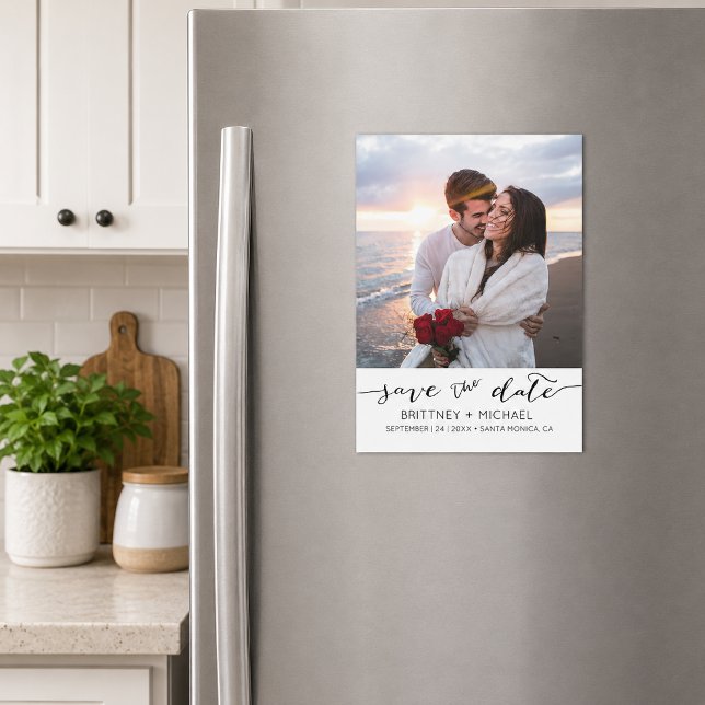 Handskriven Foto Spara Datum Magnetisk Inbjudningskort (Timeless save the date magnet featuring elegant handwritten script typography and white bottom.)