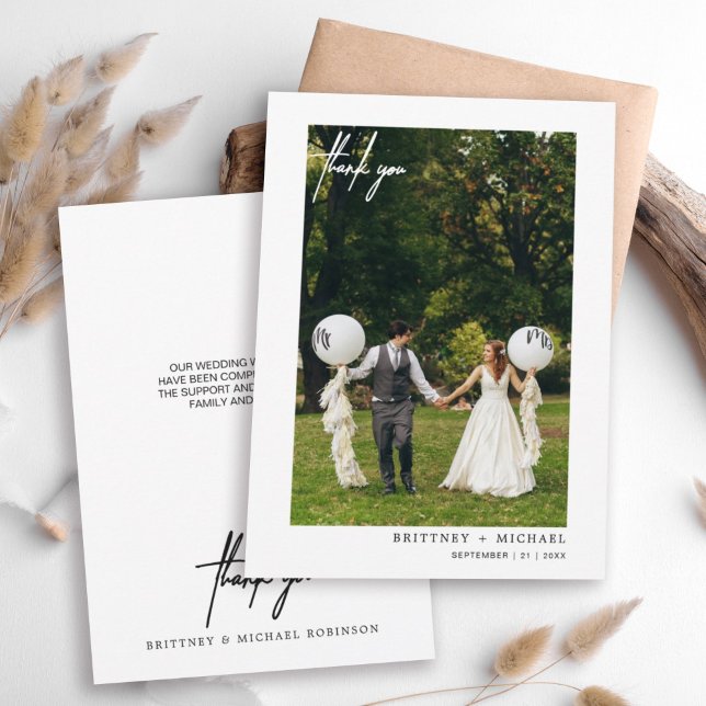 Handskriven modern foto tack kort (Modern elegant hand written wedding thank you card for the minimalistic bride.)